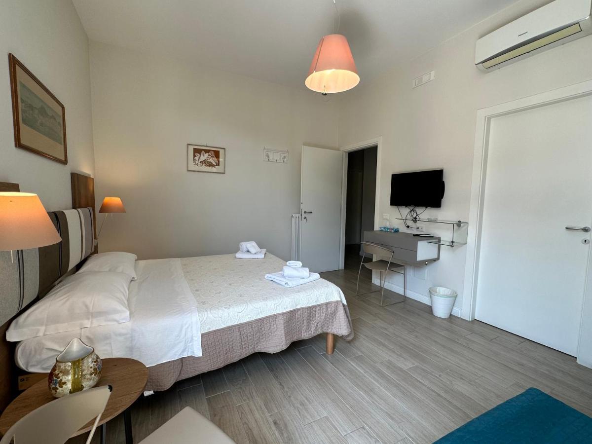 Bed and Breakfast Domus Luca Nápoles Exterior foto