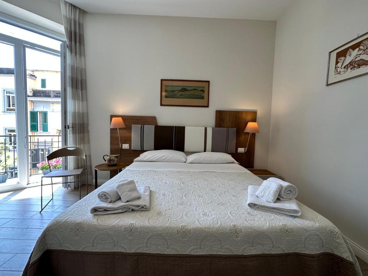Bed and Breakfast Domus Luca Nápoles Exterior foto