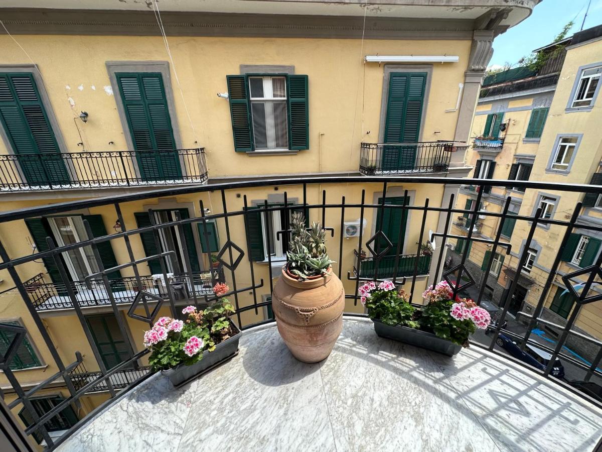 Bed and Breakfast Domus Luca Nápoles Exterior foto