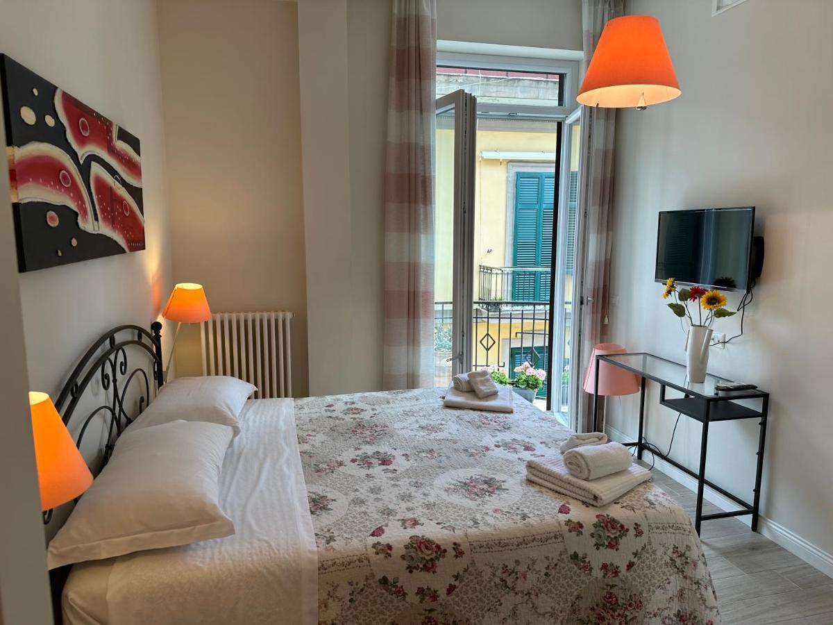 Bed and Breakfast Domus Luca Nápoles Exterior foto